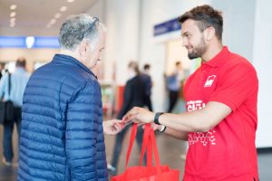Messe-Labvolution-Halle-Promoter-Menschen-Carl-Roth